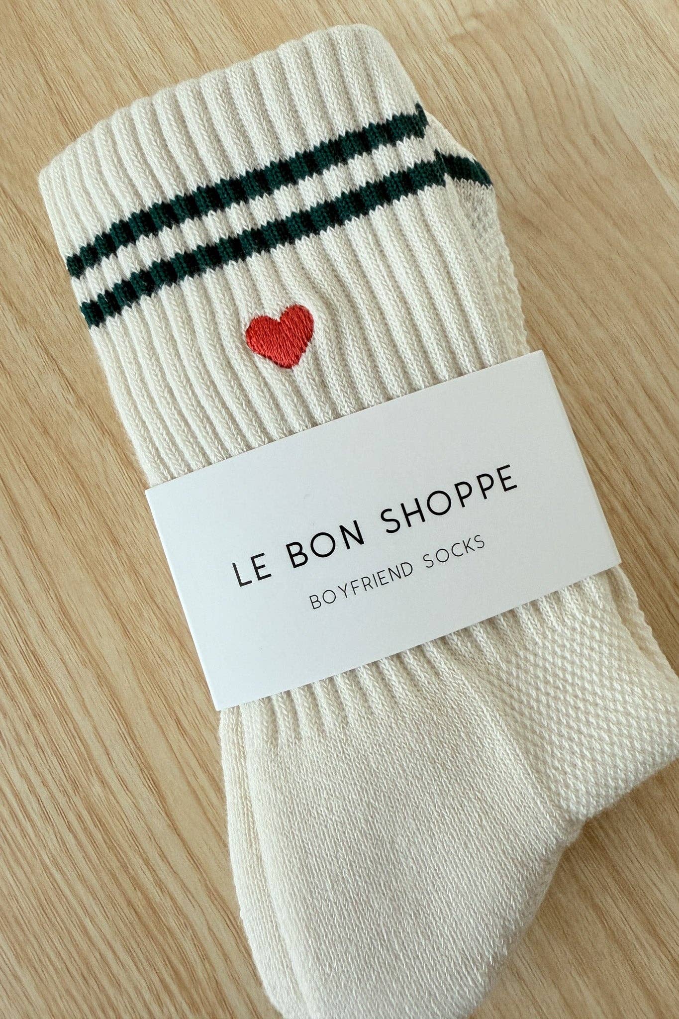 Le Bon - Broderade Boyfriend-strumpor MJÖLK + HJÄRTA