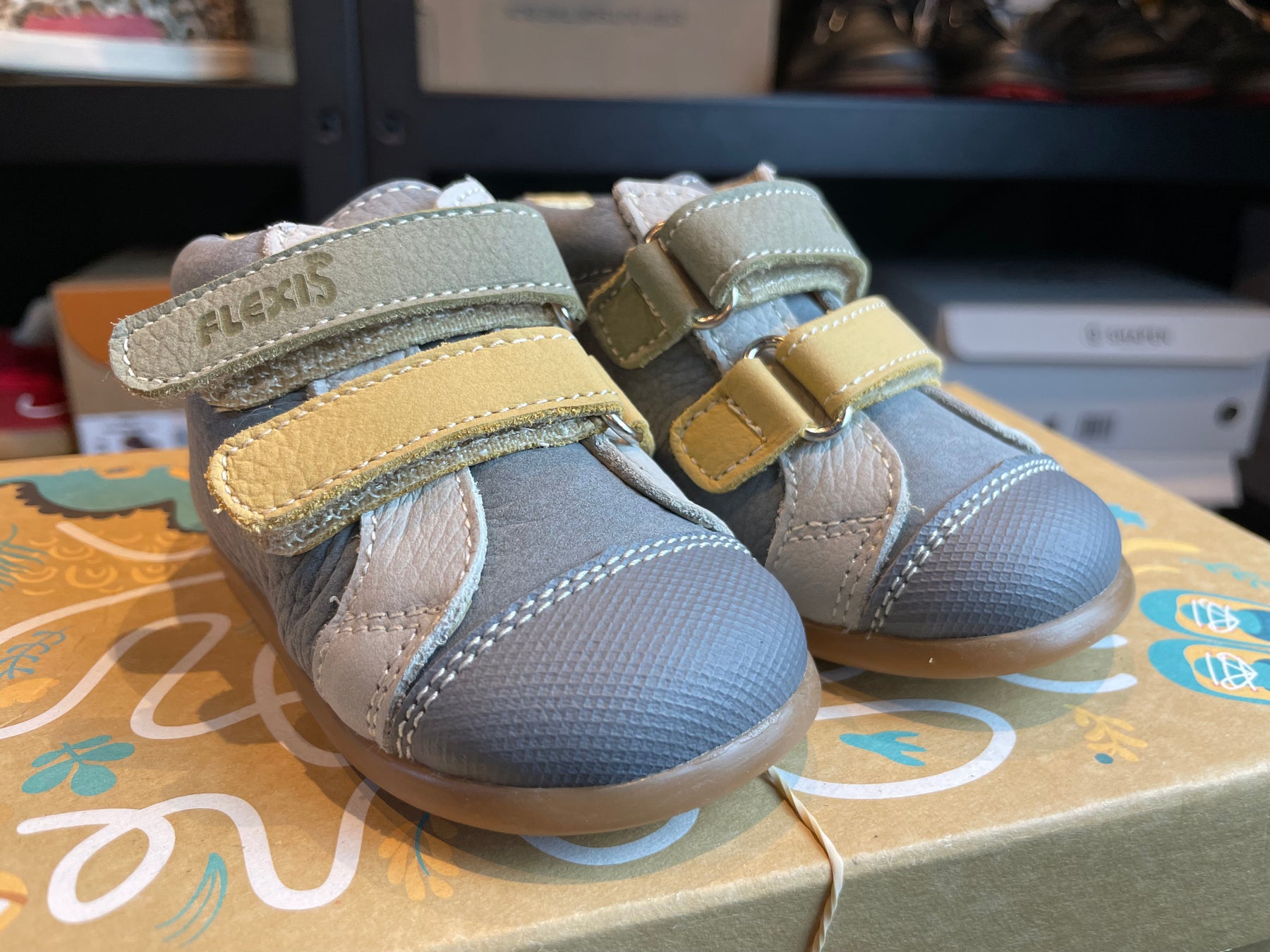 Flexi Nens - Hilda Kaki